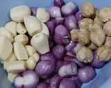 Foto langkah ke 1 dari resep Bumbu Dasar Putih.
