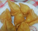 A picture of step 5 of Mawa Samosa.