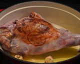 Une image de l'étape 1 de Gigot d'agneau de Pâques au foin.