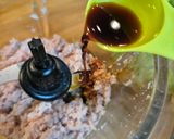 Foto del paso 1 de la receta: Rollitos de wonton rellenos de cerdo al vapor