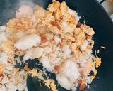 รูปขั้นตอนการทำที่ 7 ของ ข้าวผัดสับปะรดไก่กุนเชียง