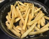 Foto del paso 4 de la receta: Papas Fritas con Salsa de queso a la Sartén de hierro 🇨🇱