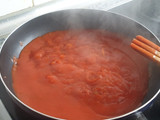 Macarrones con chorizo, bacon y tomate