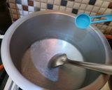 A picture of step 3 of Jelly made from gelatin powder.