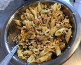 Une image de l'étape 6 de Salade de minis pennes au thon,tomates séchées et pignons sauce herbes et figues.