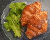 Une image de l'étape 7 de Croissants fourrés chèvre miel ciboule.