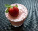รูปขั้นตอนการทำที่ 3 ของ Strawberry Smoothie