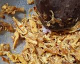 A picture of step 3 of Thai rice stick soup (ขนมจีนน้ำยา).
