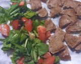 Foto del paso 3 de la receta: Dos (2) ensaladas con bife y hamburguesas