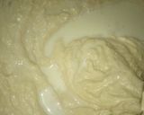 A picture of step 2 of Coconut flavored mini cakes.