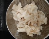 Hình bước làm 2 của món Canh nấm nấu cà chua