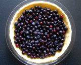 A picture of step 4 of Blueberry & Sour Cream Pie.