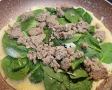 Foto del paso 2 de la receta: Torti-pizza con espinacas, queso y carne