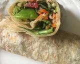 Foto langkah ke 3 dari resep Salad wrap burrito.