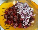Une image de l'étape 7 de Salade de betteraves et tomates à la feta et oignon rouge.