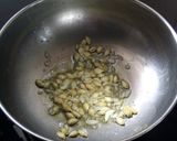 কুমড়োর বীজ ভাজা দিয়ে কুমড়োর শাক (Kumror beej bhaja diye Kumror shak recipe in bengali) রেসিপি ধাপ - 1 ছবি