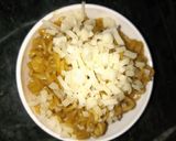 A picture of step 2 of Glass Cheesy maggi.