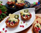 A picture of step 5 of Granola cups with fruit yogurt filling.