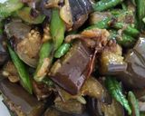 Gambar langkah 4 resipi Tumis Terung Kacang Panjang.