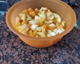 Foto del paso 3 de la receta: Ensalada de frutas de estación con pera