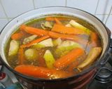 Gyöngyözve 🔥 főtt klasszikus ✨ tyúkhúsleves 🍲 recept fázis 4 fotója