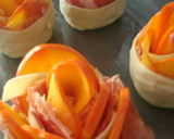 Foto del paso 6 de la receta: Flor de Pérsimon con Jamón y Queso
