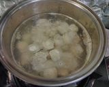 รูปขั้นตอนการทำที่ 3 ของ ต้มจืดเห็ดนางรมหลวงใส่ไก่สับลูกชิ้นหมู