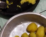 Foto langkah ke 1 dari resep Bola-bola kentang isi.