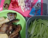 Foto langkah ke 1 dari resep Tumis Tongkol Kuah Santan.