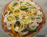 Foto langkah ke 10 dari resep Extravaganza Pizza.
