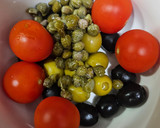 Foto del paso 1 de la receta: Pollo con pesto de rúcula y ensalada de cherry
