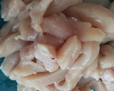 Foto del paso 2 de la receta: Tallarines con pechuga de pollo y verduras a la wok