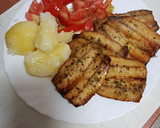 Foto del paso 2 de la receta: Sardinas fritas con papas cocidas y tomate