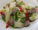 Foto langkah ke 5 dari resep Tumis sawi putih bakso.
