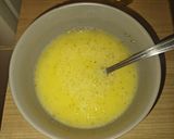 Omlet „pizza” z oscypkiem i suszonymi pomidorami krok przepisu 3 zdjęcie