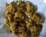A picture of step 3 of Palak pakore.