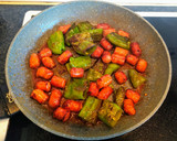 Foto del paso 2 de la receta: Huevos rotos con chistorra y pimientos verdes