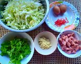 รูปขั้นตอนการทำที่ 1 ของ แหนมผัดไข่ใส่กะหล่ำปลี
