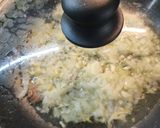 Fehérboros csirkepörkölt kakukkfűvel és gombával recept fázis 2 fotója