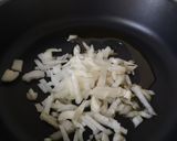 Foto del paso 2 de la receta: Rigatoni con Salsa de tomate, calabacín y atún