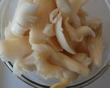 Foto langkah ke 1 dari resep Szechuan KolJati (sayur Kol, Jamur, Ati).