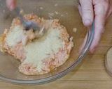 Foto del paso 3 de la receta: Sopa de coliflor y espárragos con albóndigas de pollo
