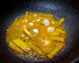 รูปขั้นตอนการทำที่ 4 ของ ฟักทองโหระพาผัดไข่