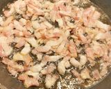 Foto del paso 2 de la receta: Coca de Cebolla caramelizada, Bacon y Papada ibérica