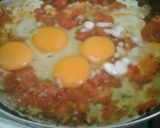 Foto del paso 2 de la receta: Huevos con tomate para tomar once