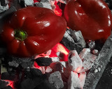 Foto del paso 4 de la receta: Pizza integral de cebolla y morrón asado