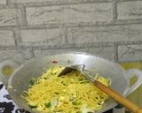 Foto langkah ke 4 dari resep Mi Goreng Kuning.