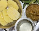 A picture of step 1 of Masala lady finger and potatoes.