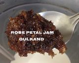 A picture of step 2 of Gulkand MilkShake.