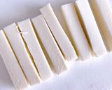 Hình bước làm 1 của món 💚 Phô Mai Que Kéo Dây Chiên Giòn (Crispy Fried Cheese Sticks)